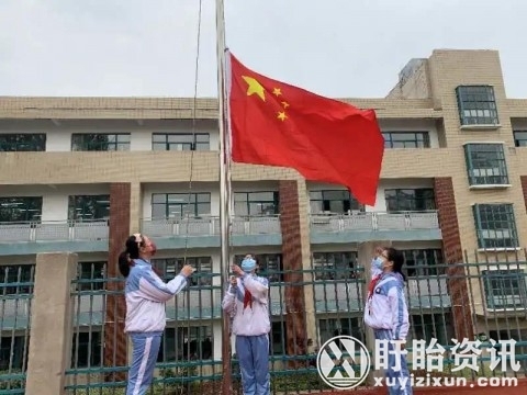 在疫情中成长：盱眙县城南实验小学举行新学期主题升旗仪式